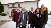 v.l.n.r.: Anna (20), Marion (61), Sarah (31), Ina (12) und Julia (18) v.l.n.r.: Anna (20), Marion (61), Sarah (31), Ina (12) und Julia (18)