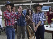 (v.l.n.r.) Hoku Alia (Kanoa Goo); Ernie Malik (Jason Antoon); Lucy Tara (Yasmine Al-Bustami); Jane Tennant (Vanessa Lachey) (v.l.n.r.) Hoku Alia (Kanoa Goo); Ernie Malik (Jason Antoon); Lucy Tara (Yasmine Al-Bustami); Jane Tennant (Vanessa Lachey)