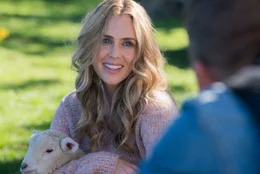 Sophie (Anna Hutchison)