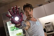 Eine Entf&uuml;hrung durch Terroristen bringt Tony Stark (Robert Downey jr.) dazu, &uuml;ber seine Vergangenheit nachzudenken und als er auch noch eine Verschw&ouml;rung aufdeckt, in die sogar seine rechte Hand verstrickt ist, trifft er eine Entscheidung: Er will als Iron Man die Welt vor einer Katastrophe besch&uuml;tzen ...
