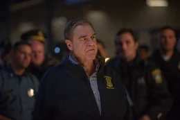 John Goodman als Commissioner Ed Davis