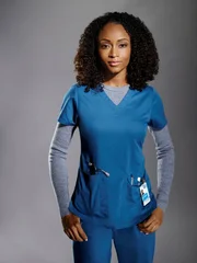 Yaya DaCosta als Nurse April Sexton