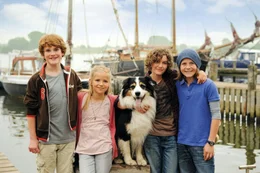 Ein neues Abenteuer wartet auf George (Valeria Eisenbart, 2.v.r.), Julian (Quirin Oettl, l.), Dick (Justus Schlingensiepen, r.), Anne (Neele Marie Nickel, 2.v.l.) und Hund Timmy (M.) ...