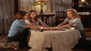 Drei junge Frauen befragen mittels eines magischen Spielbretts die Geisterwelt. Doch das, was als vergn&uuml;gliche Abendunterhaltung gedacht war, wird zum Spiel auf Leben und Tod.Drei junge Frauen befragen mittels eines magischen Spielbretts die Geisterwelt. Doch das, was als vergnĂĽgliche Abendunterhaltung gedacht war, wird zum Spiel auf Leben und Tod.