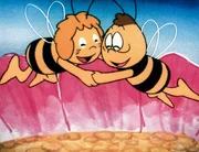 Maja und Willie freuen sich – sie machen eine Bootsfahrt. Maja und Willie freuen sich – sie machen eine Bootsfahrt.