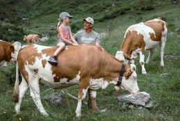 Lesachtal; Mario Lugger mit Tochter Juliana Lugger.