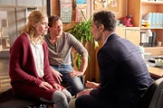 Stefan (Hendrik Duryn) und Karin (Jessica Ginkel) haben einen Termin mit Michael (Gabriel Merz, r.).