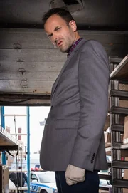 Muss den Mord an einer jungen Frau aufkl&auml;ren: Sherlock Holmes (Jonny Lee Miller) ...