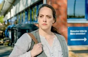 Verwaltungschefin Janina Plathe (Mieke Schymura) ist angespannt &ndash; nicht nur, weil sie die Leiche ihres Angestellten Benno B&auml;rsen entdeckt hat.