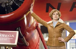 Amelia Earhart (Amy Adams)