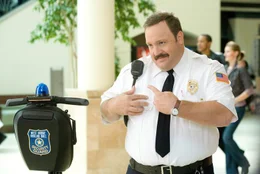Der pfundige Paul (Kevin James) tr&auml;umte schon immer davon, ein schneidiger Gesetzesh&uuml;ter zu werden. Das bleibt ihm versagt, weil die Sportpr&uuml;fung der Polizeiakademie Unm&ouml;gliches abverlangt. Immerhin bietet sich ihm noch die Chance, im &ouml;rtlichen Einkaufszentrum als Wachmann zu arbeiten ...