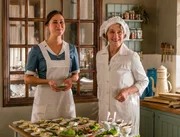 Fie Kjaer (Rosalinde Mynster, li.), Molly Andersen (Bodil Jorgensen, re.)