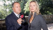 Kommissar Kehler (Wolfgang Bathke) will von Corinna (Alexandra Finder) wissen, welche Pl&auml;ne ihr Freund Marquardt hat.