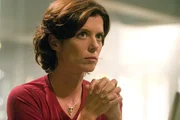 Nachdem zwei Teammitglieder w&auml;hrend einer Exkursion sterben, schickt Dr. Weir (Torri Higginson) Dr. Beckett und seine Leute in das Labor und stellt die gesamte Stadt unter Quarant&auml;ne ...