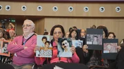 Beim Iran-Tribunal in Den Haag wurden Angeh&ouml;rige von Ermordeten und ehemalige politische Gefangene geh&ouml;rt, die nach dem Sturz des Schahs unter der politischen F&uuml;hrung des religi&ouml;sen Oberhauptes Ayatollah Khomeini verhaftet und gefoltert wurden.