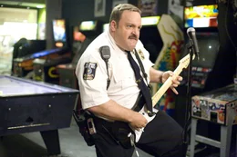 Paul Blart (Kevin James)  Die Verwendung des sendungsbezogenen Materials ist nur mit dem Hinweis und Verlinkung auf TVNOW gestattet.; Paul Blart (Kevin James)  Die Verwendung des sendungsbezogenen Materials ist nur mit dem Hinweis und Verlinkung auf TVNOW gestattet.