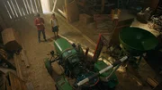 Flori (Leon / Lino de Greiff) und Fee (Joline Letizia Schw&auml;rzler) wollen den alten Traktor verkaufen.