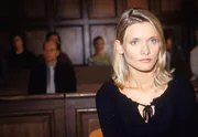 Corinna (Alexander Finder) verfolgt den Prozess gegen Marquardt.