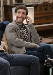 Drew Dunbar (Thomas Middleditch)