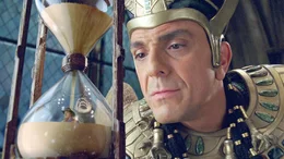 Egyptian pharaoh Kahmunrah (Hank Azaria) watches the sands of time run out for miniature cowboy Jedediah (Owen Wilson). Night at the Museum 2 - Battle of the Smithsonian Hank Azaria