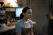 Emma (Antje Traue) in der Pathologie.