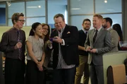 Cameron Tucker (Eric Stonestreet, m.), Mitchell Pritchett (Jesse Tyler Ferguson, 2.v.r.) Cameron Tucker (Eric Stonestreet, m.), Mitchell Pritchett (Jesse Tyler Ferguson, 2.v.r.)