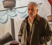 Gutsverwalter Graham Handsworth (David Rubin) benimmt sich sehr verd&auml;chtig. Wei&szlig; er mehr &uuml;ber den Toten, als er zugibt?