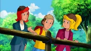 Bibi, Tina und Nadja suchen Nafari, die aus Versehen auf eine Pferdeauktion gebracht wurde.