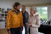 Die Suche von Markus (Sebastian Str&ouml;bel, l.) und Chris Meilinger (Ralf Bauer, M.) nach Anne und ihrem Gro&szlig;vater war erfolglos. Ihre Hoffnungen ruhen jetzt auf Sigrid Hassler (Sylvia Eisenberger, r.).