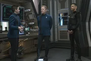 L-R: Adira (Blu del Barrio), Paul Stamets (Anthony Rapp) und Hugh Culber (Wilson Cruz)