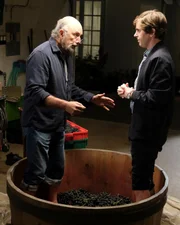 L-R: Dr. Aaron Glassman (Richard Schiff), Dr. Shaun Murphy (Freddie Highmore)