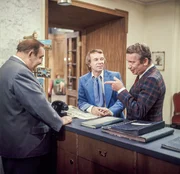 Fritz Eckhardt (Oswald Huber), Ossy Kolmann (Maler Kerzl), Heinz Reincke (Manager Horst Schulz).