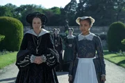 Katharina von Medici (Samantha Morton, l.); Rahima (Sennia Nanua, r.)