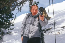 Herbert Knaup (Jan Meinert).