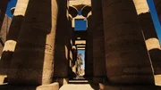 Blick auf alte Ruinens&auml;ulen im Karnak-Tempel / &Auml;gypten