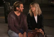 Mickey (Kaitlin Olson, r.) und Jimmy (Scott MacArthur, l.) versuchen, ihre Beziehung aufzufrischen. Das endet allerdings blutiger als erwartet... Mickey (Kaitlin Olson, r.) und Jimmy (Scott MacArthur, l.) versuchen, ihre Beziehung aufzufrischen. Das endet allerdings blutiger als erwartet...