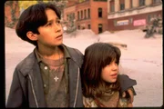 Lauren (Jamie Ren&eacute;e Smith, r.) und Graham (Jeremy Foley, l.) machen sich Sorgen um ihre Gro&szlig;mutter.