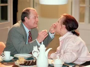 MDR Fernsehen IN ALLER FREUNDSCHAFT FOLGE 28, "Irrungen und Wirrungen", am Freitag (17.02.12) um 12:30 Uhr. Charlotte Gauss (Ursula Karusseit) und Konrad Gerbert (Dieter Mann) beim Kaffeetrinken.