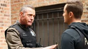 Hank Voight (Jason Beghe, l.) und Jay Halstead (Jesse Lee Soffer, r.)