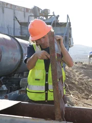 Jagger kratzen die Schleusenfallen zusammen.