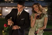 Miguel &Aacute;ngel Silvestre as Alberto M&aacute;rquez, Manuela Velasco / Recht as Cristina Otegui
