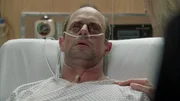 Detective Elliot Stabler (Christopher Meloni) wird bei der Festnahme eines Täters so schwer verletzt, dass er vorübergehend erblindet. Detective Elliot Stabler (Christopher Meloni) wird bei der Festnahme eines Täters so schwer verletzt, dass er vorübergehend erblindet.