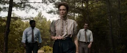 L-R: Keith Arthur Bolden als Sergeant Clay, Vera Farmiga als Lorraine Warren, Patrick Wilson als Ed Warren