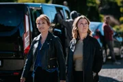 Nach anf&auml;nglichen Schwierigkeiten arbeiten Harry Wild (Jane Seymour, l.) und FBI-Agentin Danielle Draper (Emily Dunlop, r.) konstruktiv zusammen.