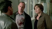 Ein Mädchen wurde misshandelt und vergewaltigt im Kofferraum eines Mietwagens aufgefunden. Den Detectives (v.l.) Chester Lake (Adam Beach), Elliot Stabler (Christopher Meloni) und Olivia Benson (Mariska Hargitay) gelingt es kurzerhand den Namen des letzten Fahrers zu ermitteln - eine erste heiße Spur? Ein Mädchen wurde misshandelt und vergewaltigt im Kofferraum eines Mietwagens aufgefunden. Den Detectives (v.l.) Chester Lake (Adam Beach), Elliot Stabler (Christopher Meloni) und Olivia Benson (Mariska Hargitay) gelingt es kurzerhand den Namen des letzten Fahrers zu ermitteln - eine erste heiße Spur?