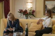 Villanelle (Jodie Comer, l.) bekommt das, was sie wollte. Sie wird zum Wächter befördert. Als Hélène (Camille Cottin, r.) ihr erzählt, was ihre neuen Aufgaben sind, erwartet Villanelle jedoch eine herbe Enttäuschung. Villanelle (Jodie Comer, l.) bekommt das, was sie wollte. Sie wird zum Wächter befördert. Als Hélène (Camille Cottin, r.) ihr erzählt, was ihre neuen Aufgaben sind, erwartet Villanelle jedoch eine herbe Enttäuschung.