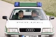 Hubert und Girwidz im Einsatz für einen neuen Fall. Hubert und Girwidz im Einsatz für einen neuen Fall.
