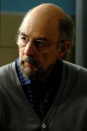 Dr. Aaron Glassman (Richard Schiff).