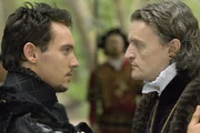 Haben eine harte Aussprache: König Henry VIII. (Jonathan Rhys Meyers, l.) und der Botschafter des Kaisers (Anthony Brophy, r.) ... Haben eine harte Aussprache: König Henry VIII. (Jonathan Rhys Meyers, l.) und der Botschafter des Kaisers (Anthony Brophy, r.) ...
