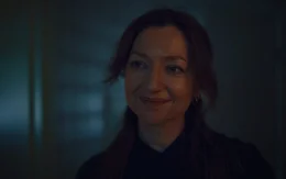 Minas Mutter (Andrea Br&aelig;in Hovig) ist stolz auf ihre Tochter.